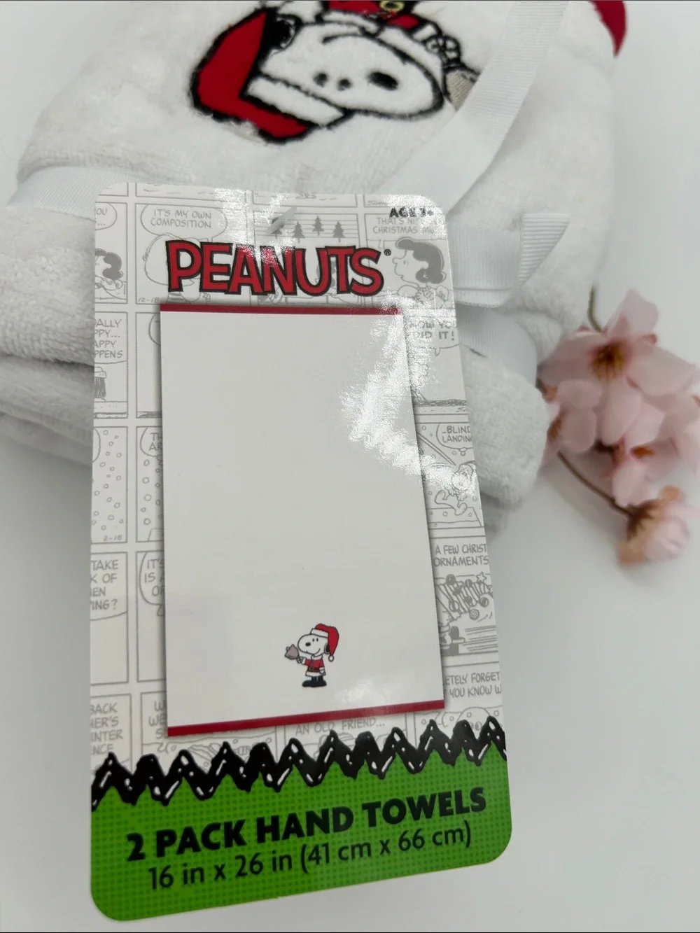 Peanuts 2 Pack Snoopy Santa Hand Towels, Embroidered Christmas design NWT!